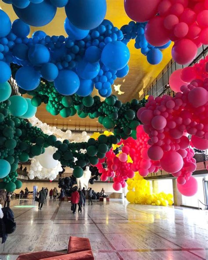 A balloon installation has filled Lincoln Center in New York 🎈