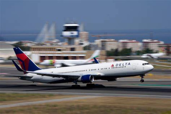 Delta Flight Diarrhea Video, Picture Show Aftermath