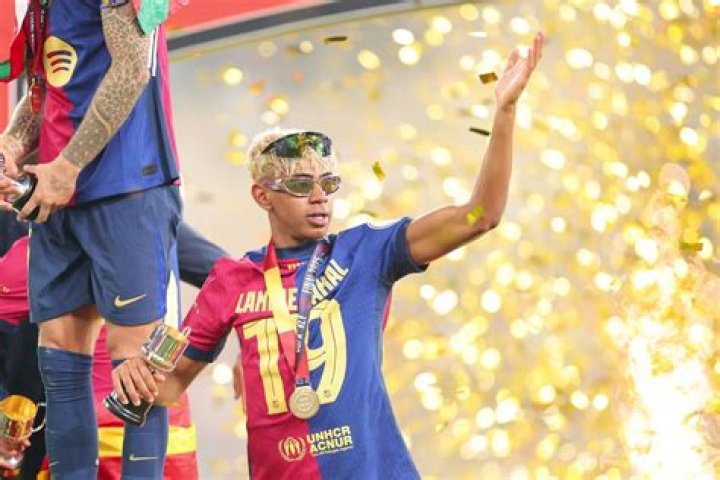Lamine Yamal, l'enfant prodige du FC Barcelone, a l'embarras du choix