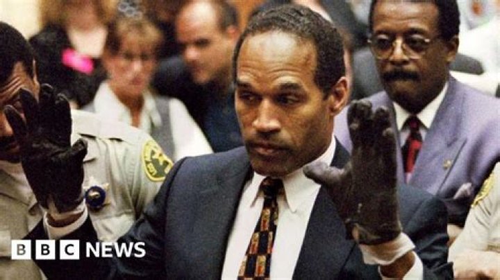 O.J. Simpson's exwife, Nicole Brown and Ron Goldman are murdered in